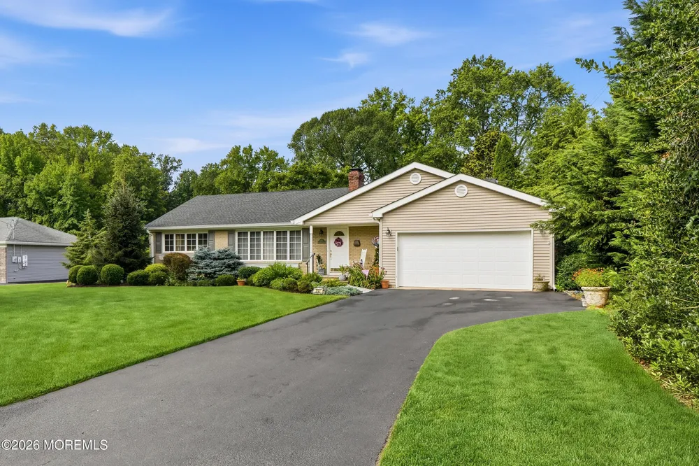 251 Hamiltonian Drive Middletown, NJ 07701