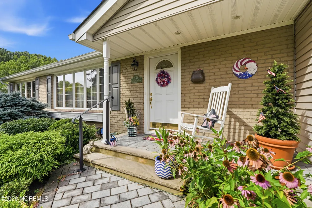 251 Hamiltonian Drive Middletown, NJ 07701