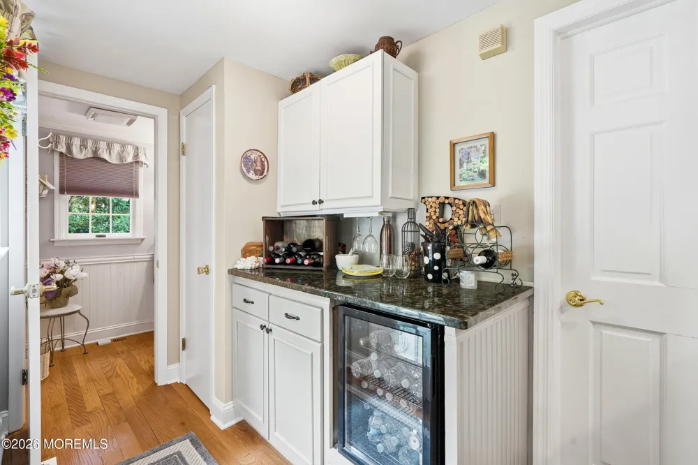 251 Hamiltonian Drive Middletown, NJ 07701
