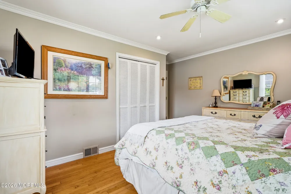 251 Hamiltonian Drive Middletown, NJ 07701