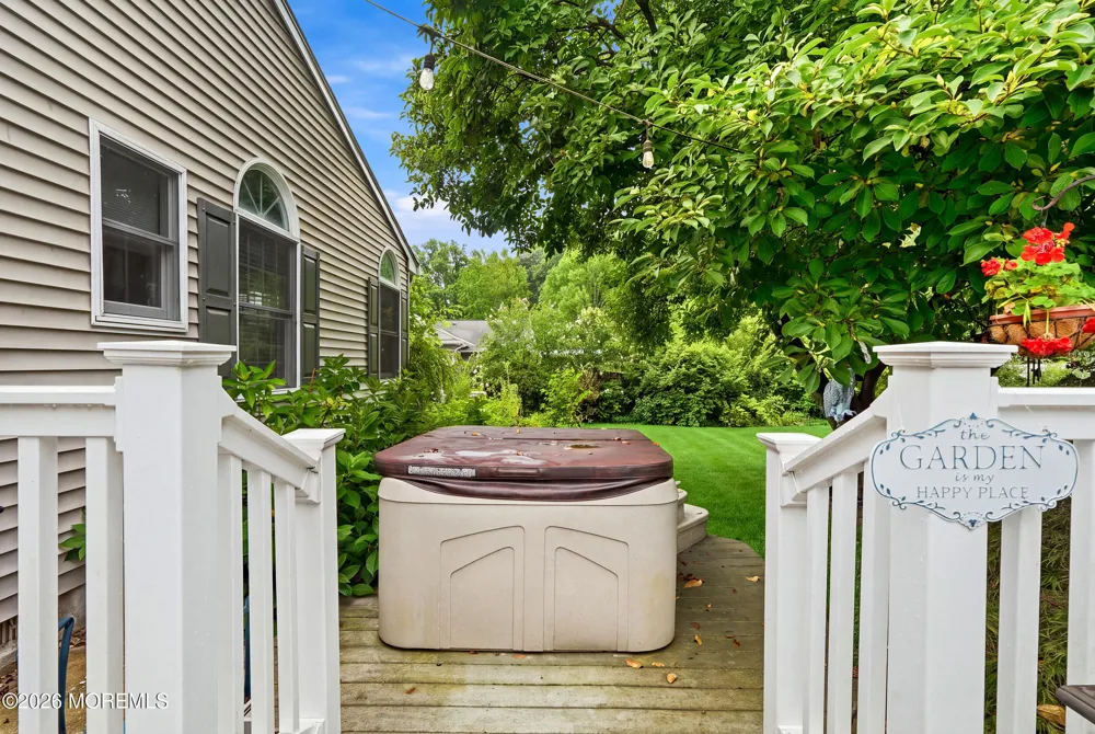 251 Hamiltonian Drive Middletown, NJ 07701