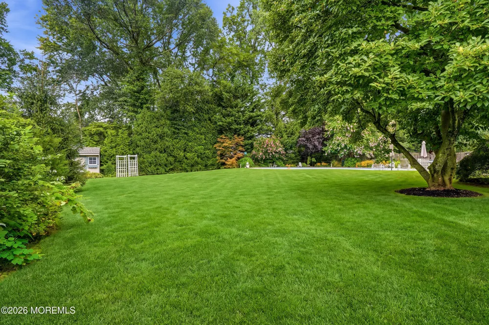 251 Hamiltonian Drive Middletown, NJ 07701