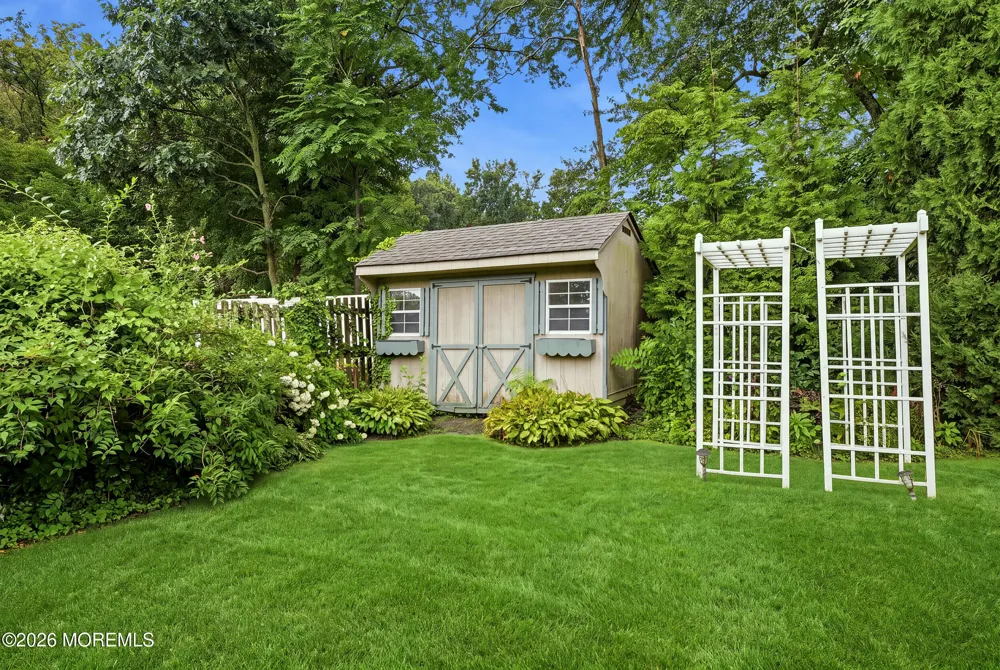 251 Hamiltonian Drive Middletown, NJ 07701