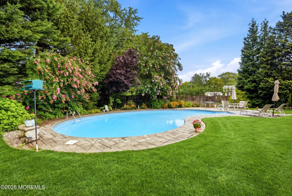 251 Hamiltonian Drive Middletown, NJ 07701