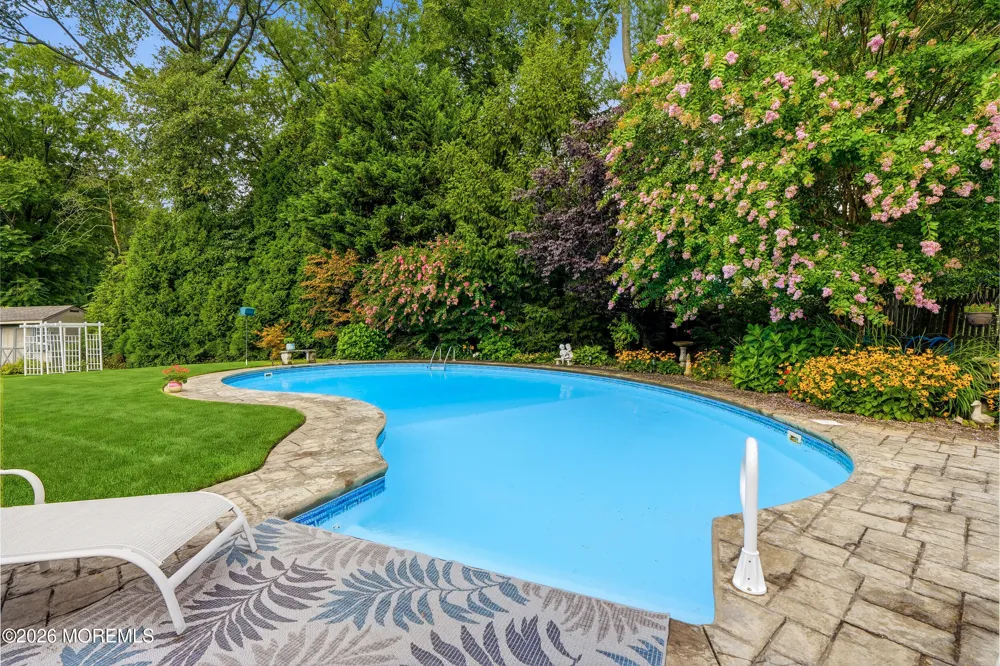 251 Hamiltonian Drive Middletown, NJ 07701