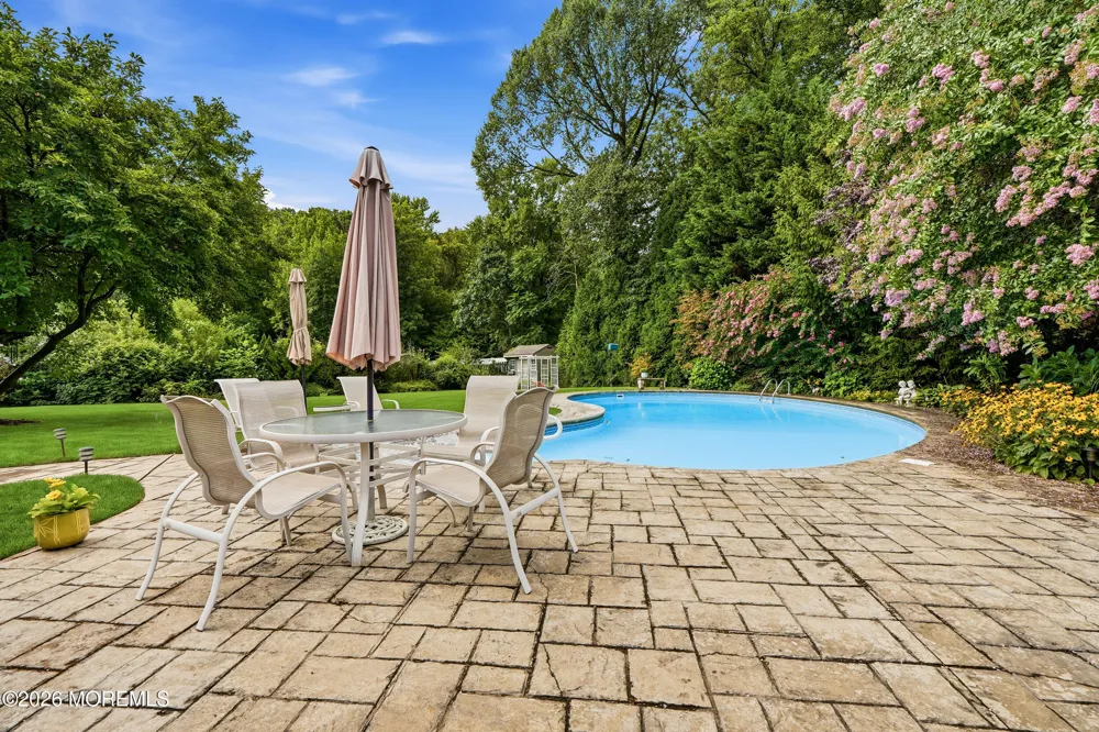 251 Hamiltonian Drive Middletown, NJ 07701