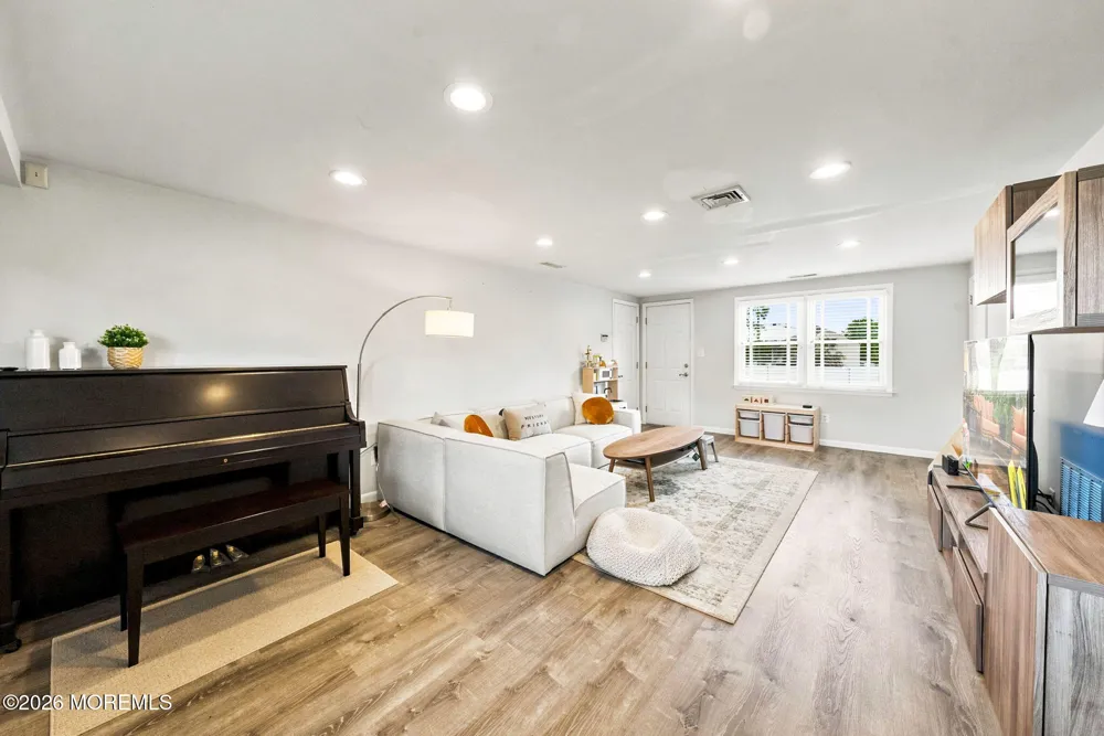9 Meyer Road Edison, NJ 08817
