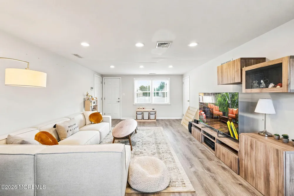 9 Meyer Road Edison, NJ 08817