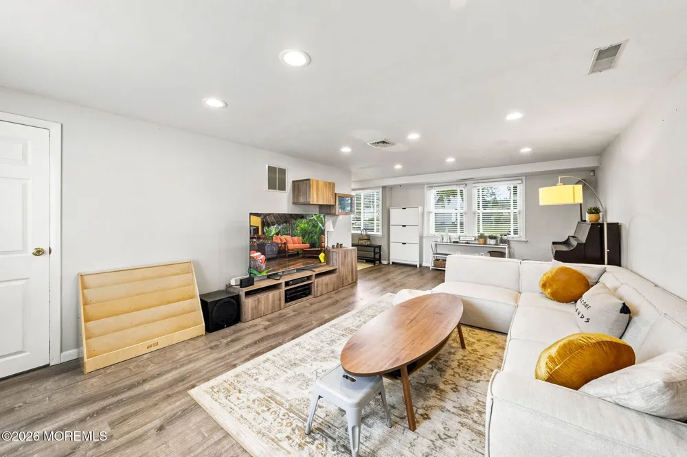 9 Meyer Road Edison, NJ 08817