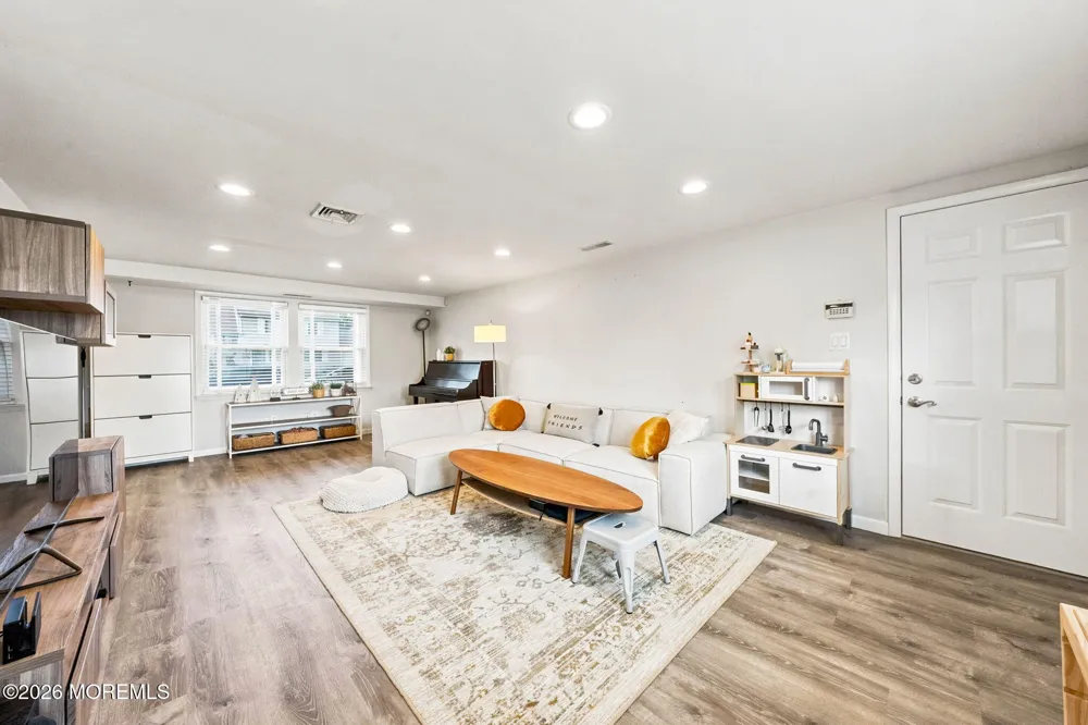 9 Meyer Road Edison, NJ 08817
