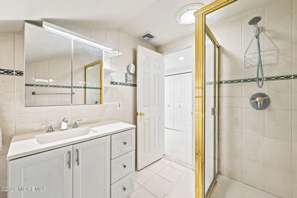9 Meyer Road Edison, NJ 08817