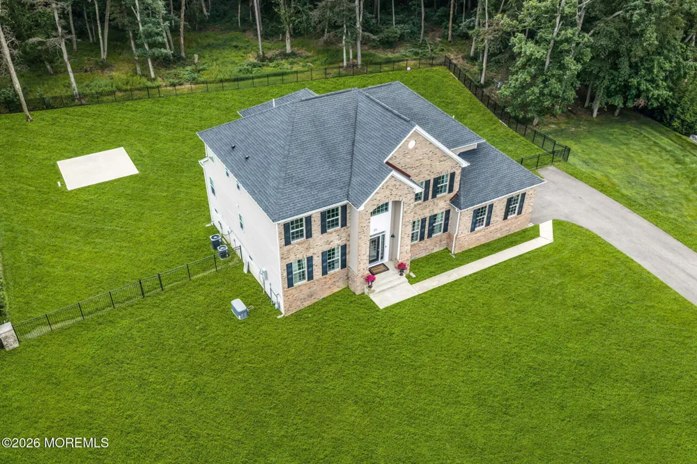 23 Parkside Drive Jackson, NJ 08527