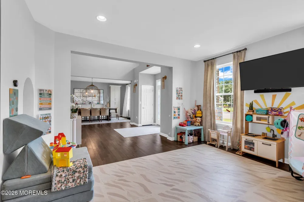 23 Parkside Drive Jackson, NJ 08527