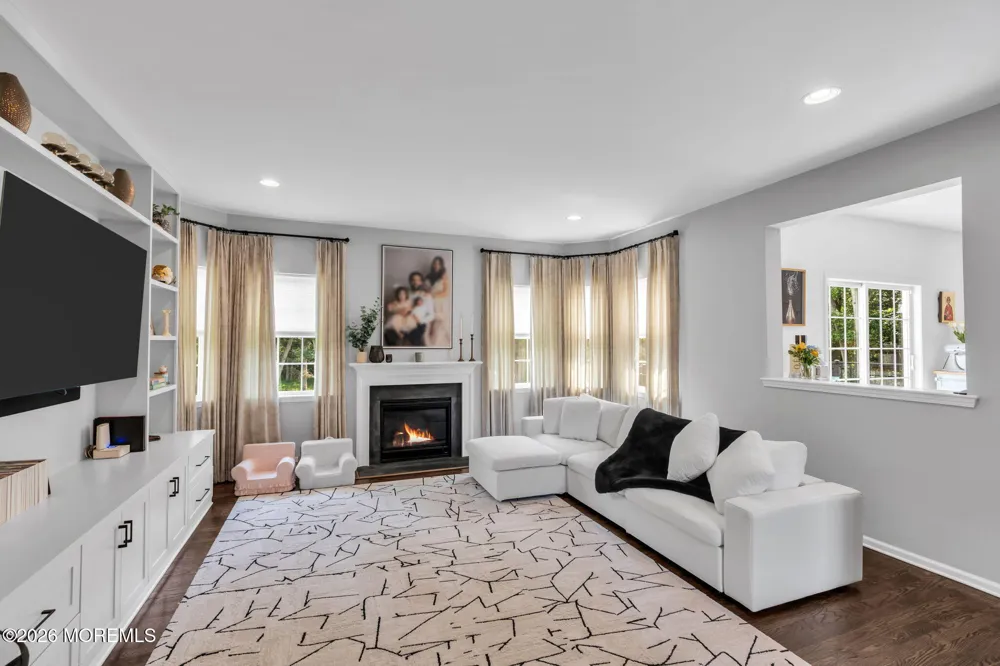 23 Parkside Drive Jackson, NJ 08527