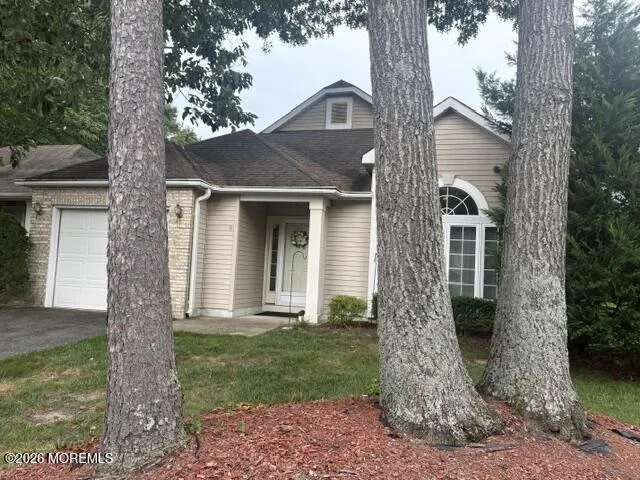 8 Llewellyn Court Jackson, NJ 08527