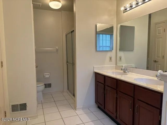 8 Llewellyn Court Jackson, NJ 08527