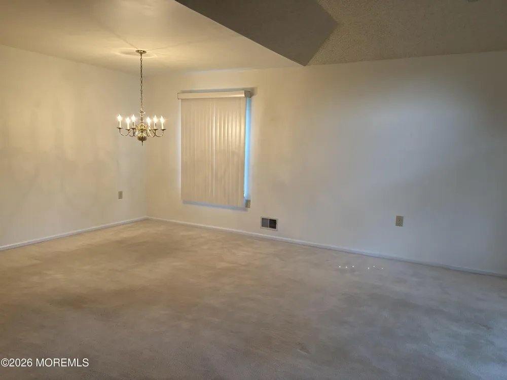 8 Llewellyn Court Jackson, NJ 08527