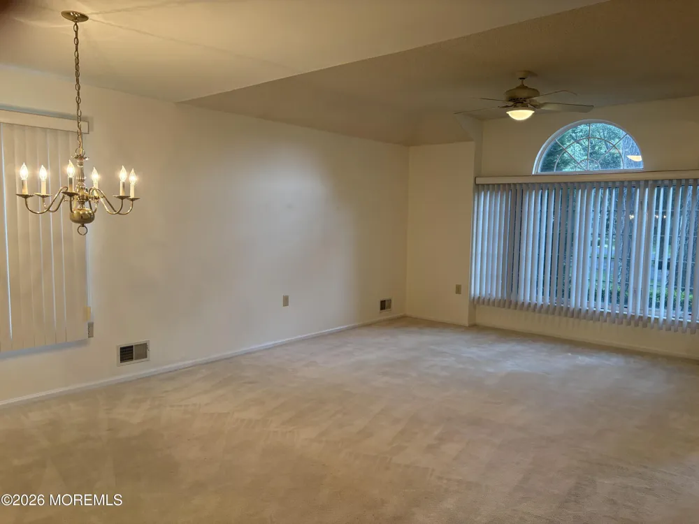 8 Llewellyn Court Jackson, NJ 08527