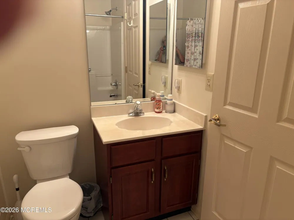 8 Llewellyn Court Jackson, NJ 08527