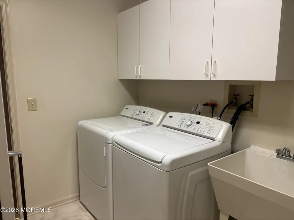 8 Llewellyn Court Jackson, NJ 08527