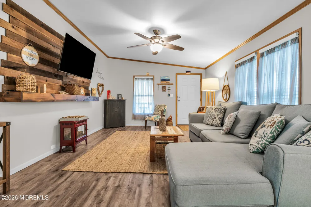 610 Walden Way Whiting, NJ 08759