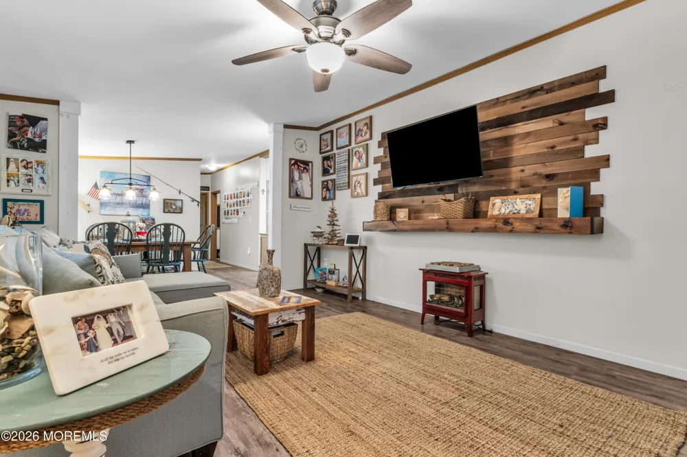 610 Walden Way Whiting, NJ 08759