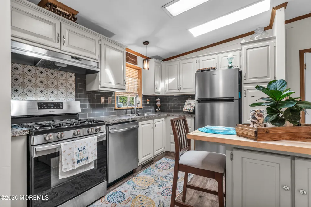 610 Walden Way Whiting, NJ 08759