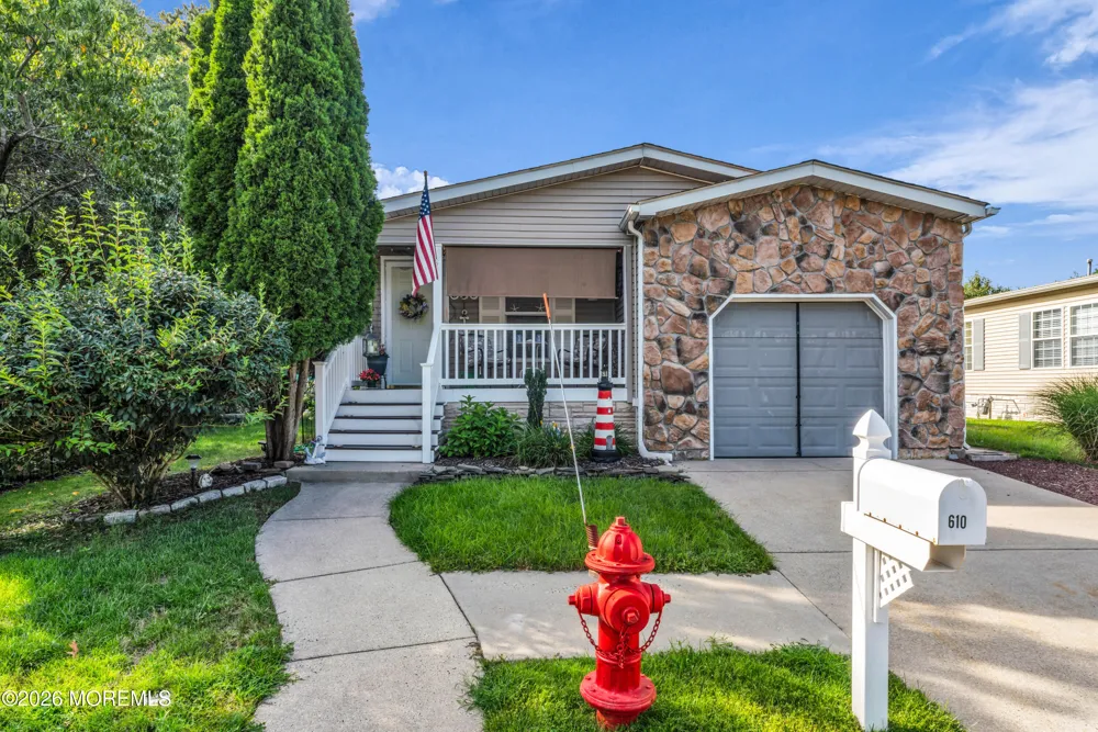 610 Walden Way Whiting, NJ 08759