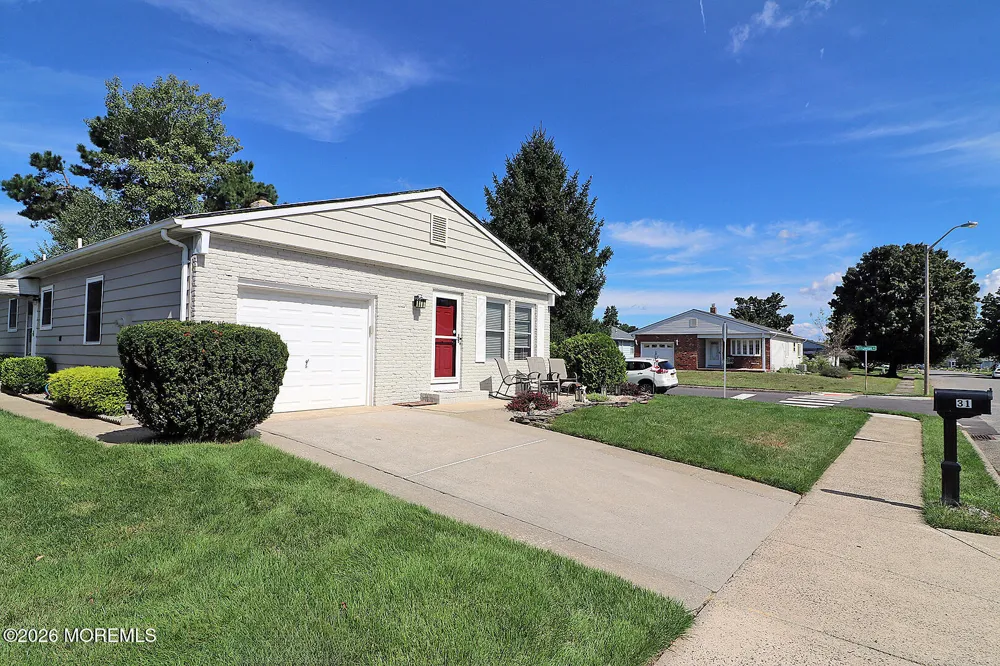 31 Buena Visa Drive Toms River, NJ 08757