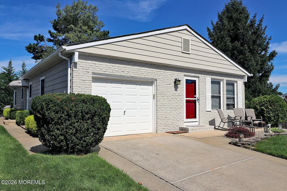 31 Buena Visa Drive Toms River, NJ 08757