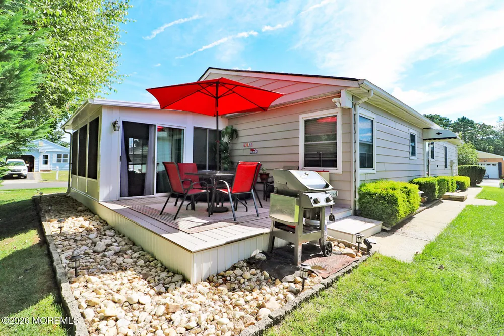 31 Buena Visa Drive Toms River, NJ 08757