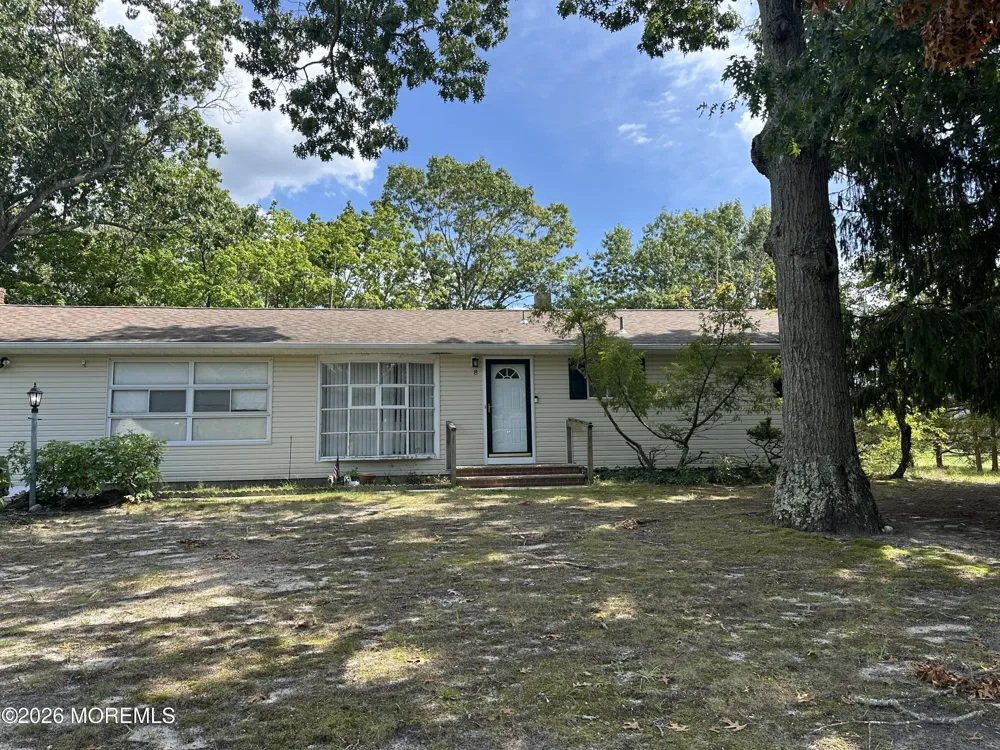 8 Western Drive Howell, NJ 07731