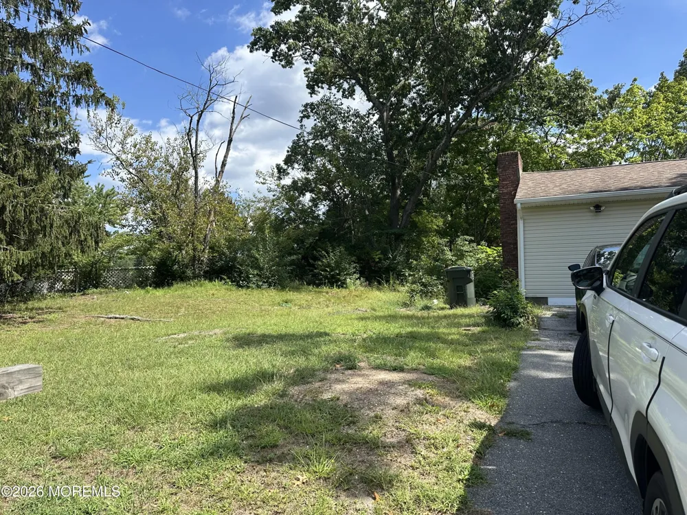 8 Western Drive Howell, NJ 07731