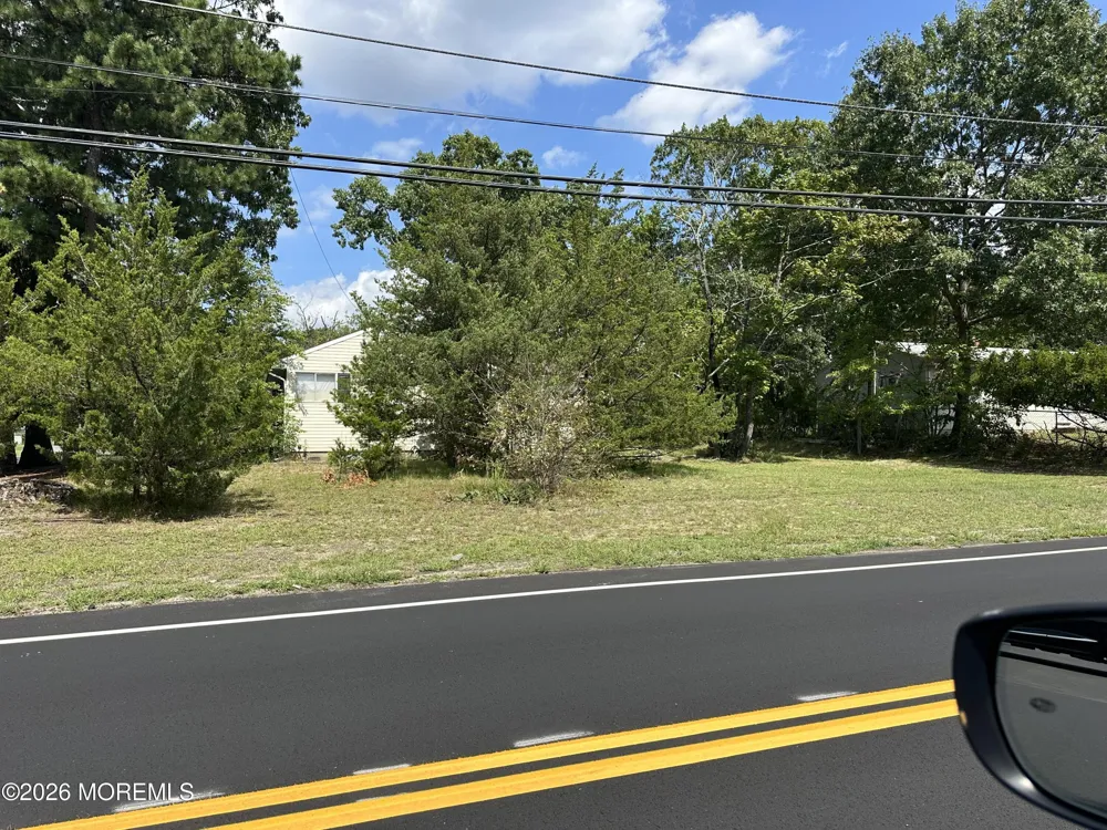 8 Western Drive Howell, NJ 07731