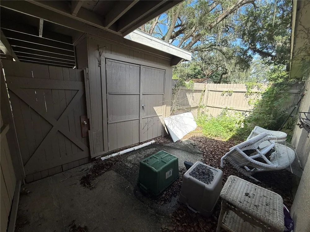 8649 LAKE ISLE DRIVE #182 Temple Terrace, FL 33637