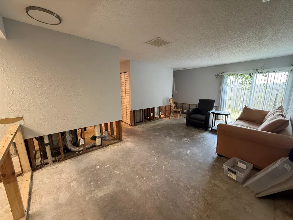8649 LAKE ISLE DRIVE #182 Temple Terrace, FL 33637
