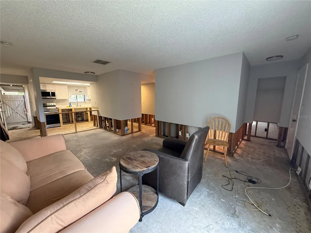 8649 LAKE ISLE DRIVE #182 Temple Terrace, FL 33637