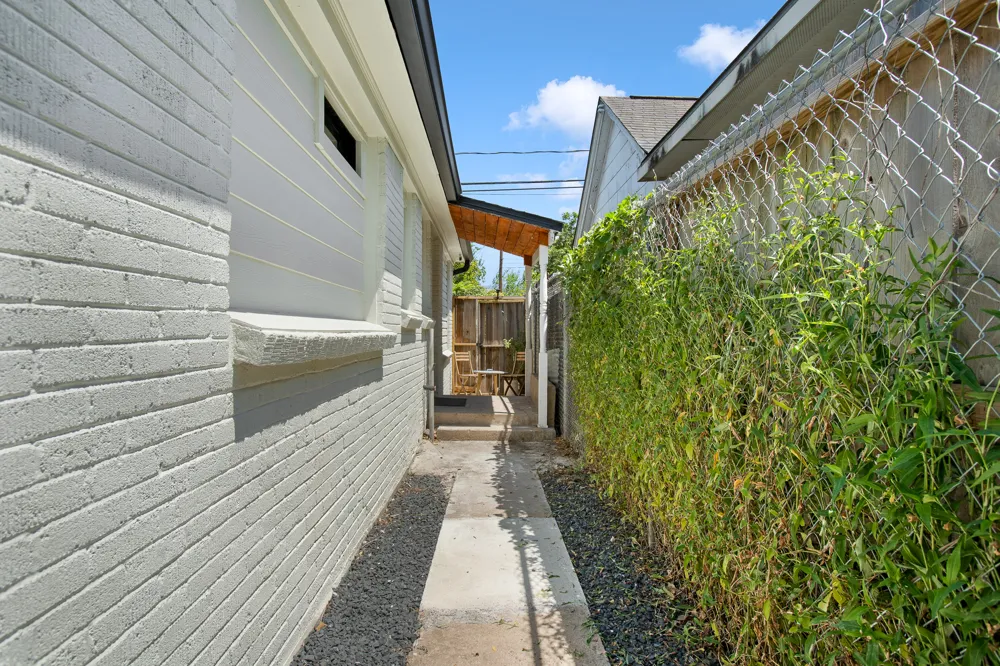1613 Cesar Chavez Boulevard Houston, TX 77011