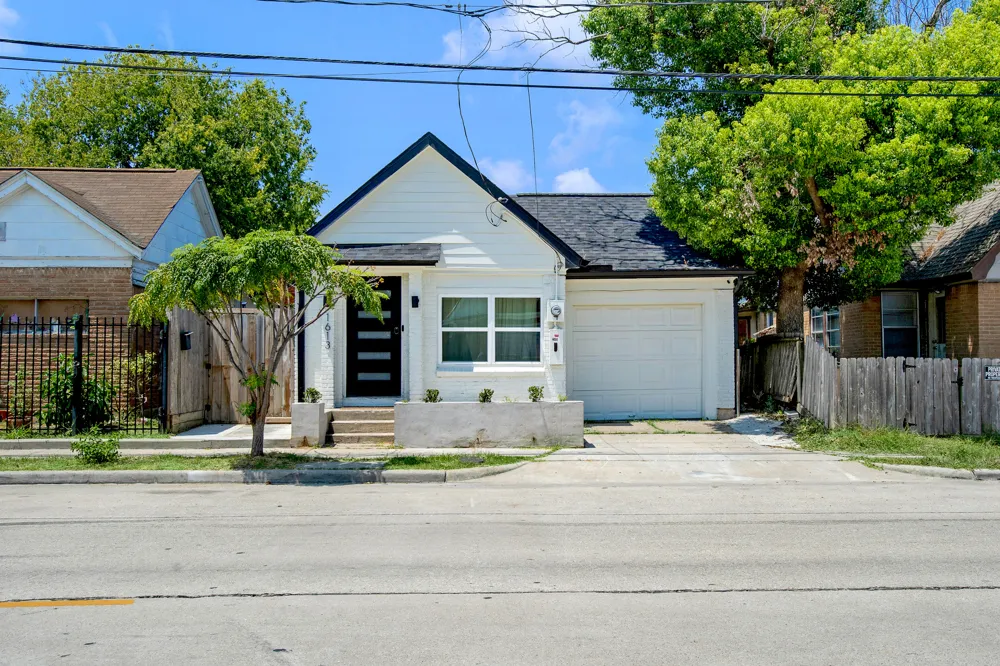 1613 Cesar Chavez Boulevard Houston, TX 77011