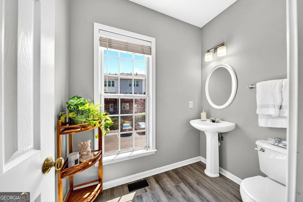 3327 Lathenview CT Alpharetta, GA 30004