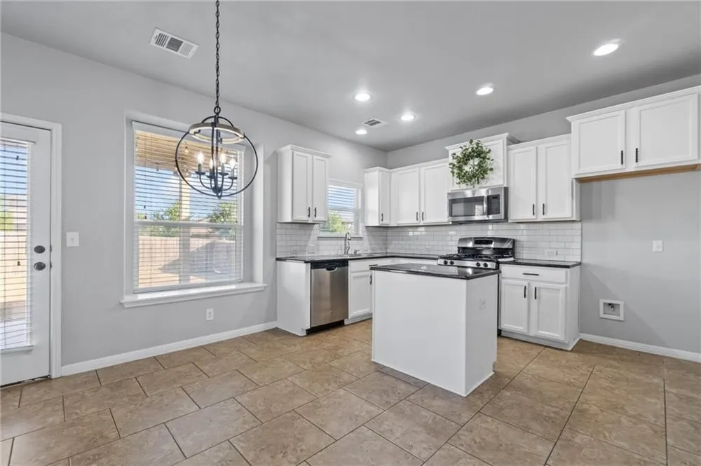 170 Kingfisher Lane Kyle, TX 78640