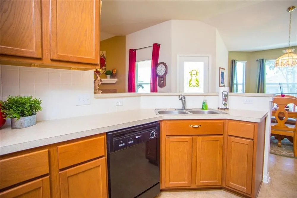 627 Atlantis Kyle, TX 78640