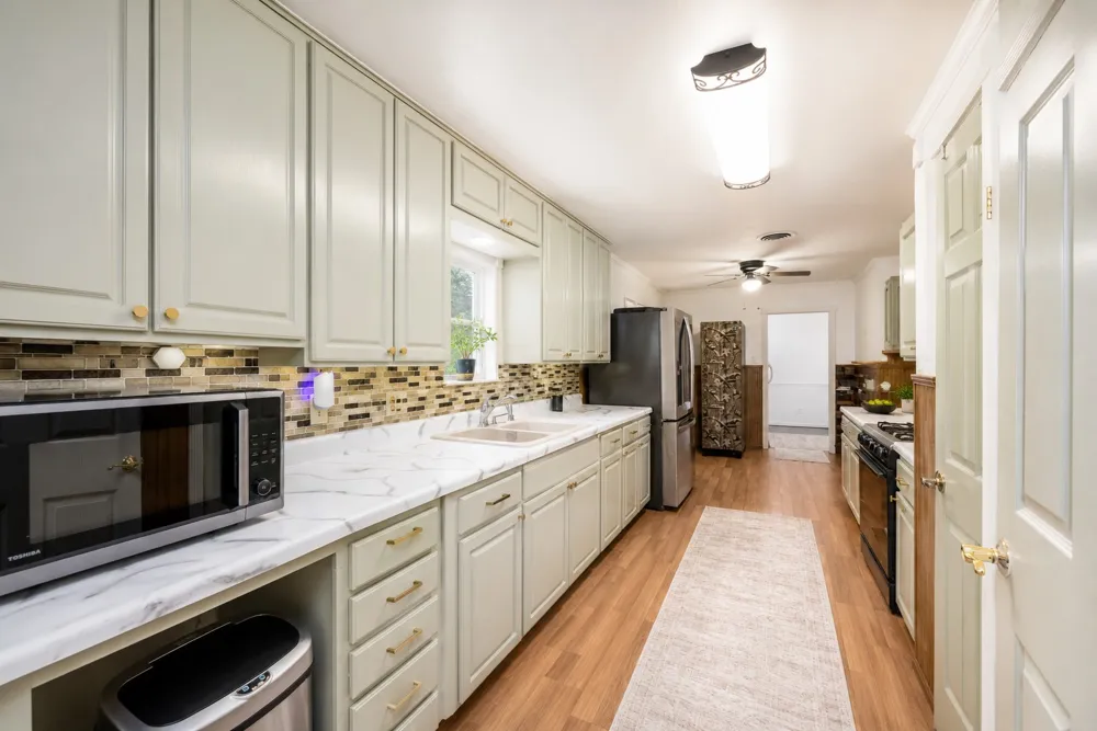 140 Hillcrest Drive Luling, TX 78648