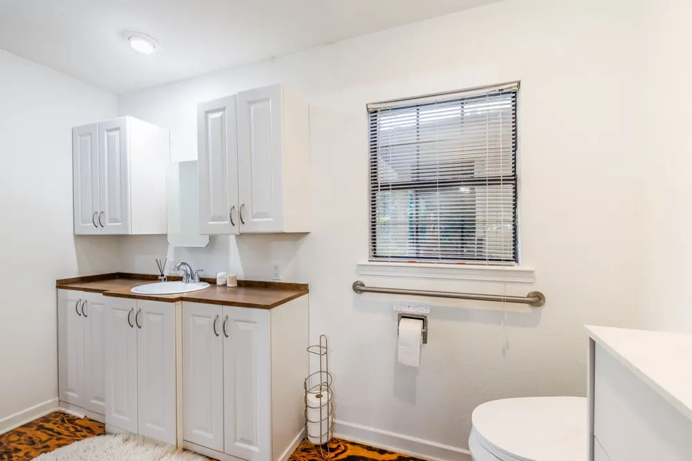 140 Hillcrest Drive Luling, TX 78648