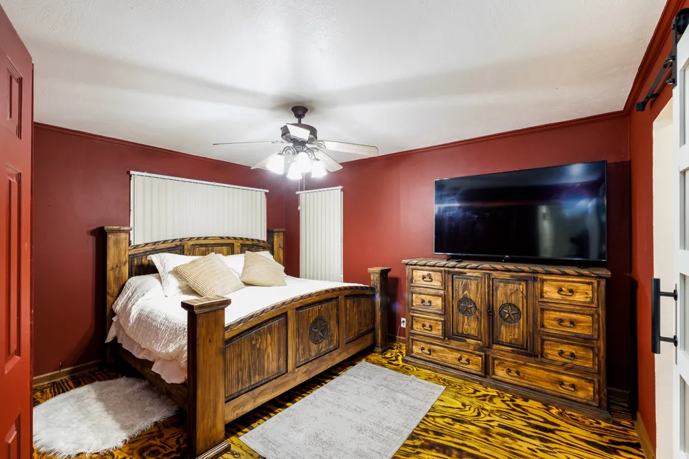 140 Hillcrest Drive Luling, TX 78648