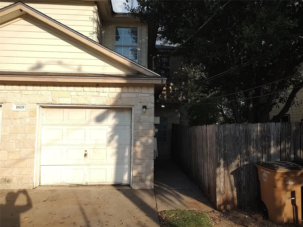 1619 Constantino Circle #B Austin, TX 78745