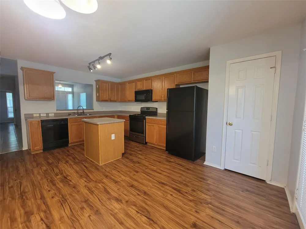 152 Dressen Drive Kyle, TX 78640