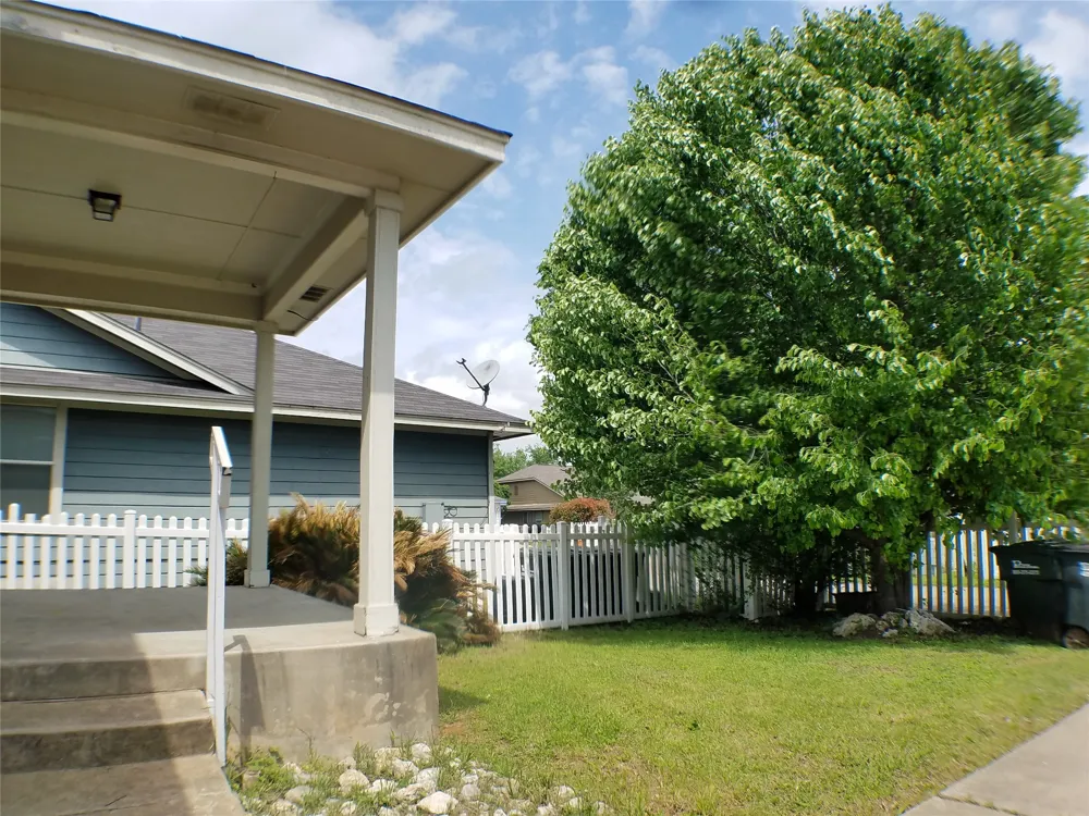 152 Dressen Drive Kyle, TX 78640