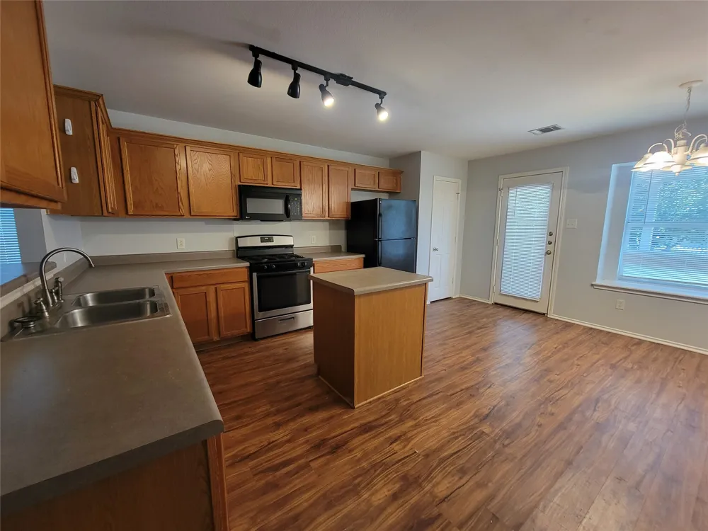 152 Dressen Drive Kyle, TX 78640
