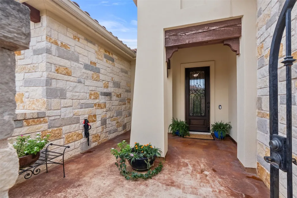 122 Feritti Drive Lakeway, TX 78734